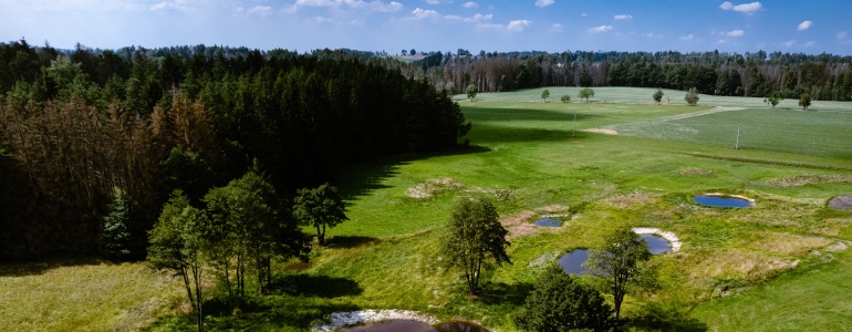 Snímek z dronu 4 měsíce po dokončení.